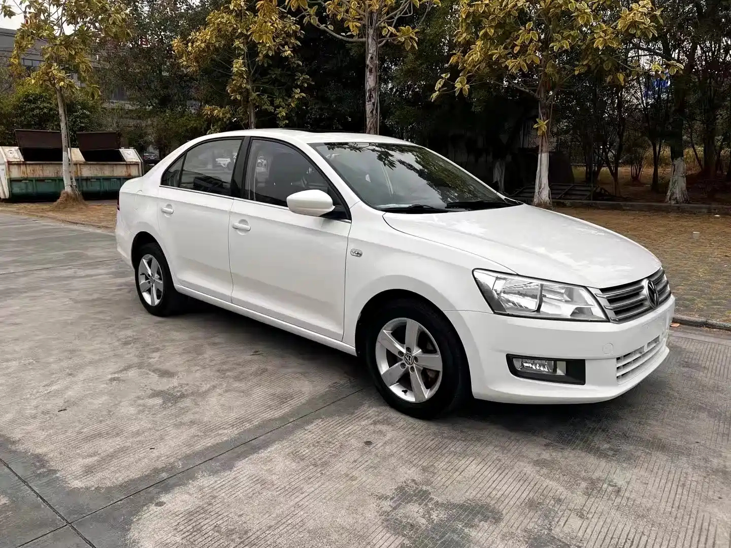 VOLKSWAGEN SANTANA 2015