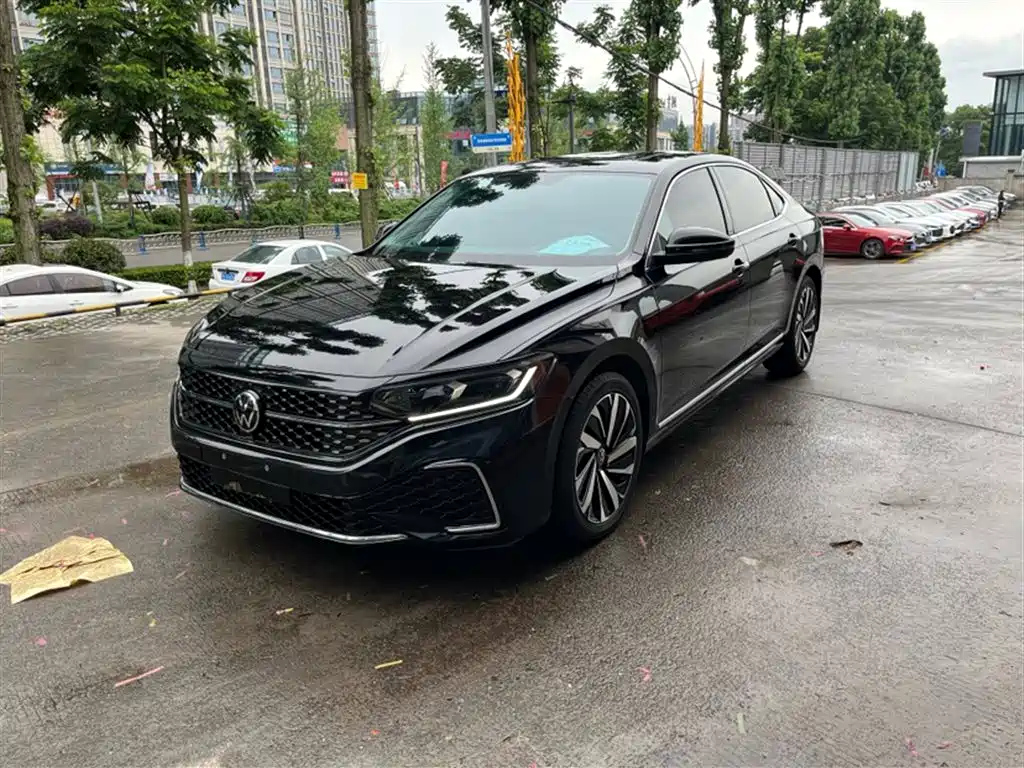VOLKSWAGEN PASSAT 2023