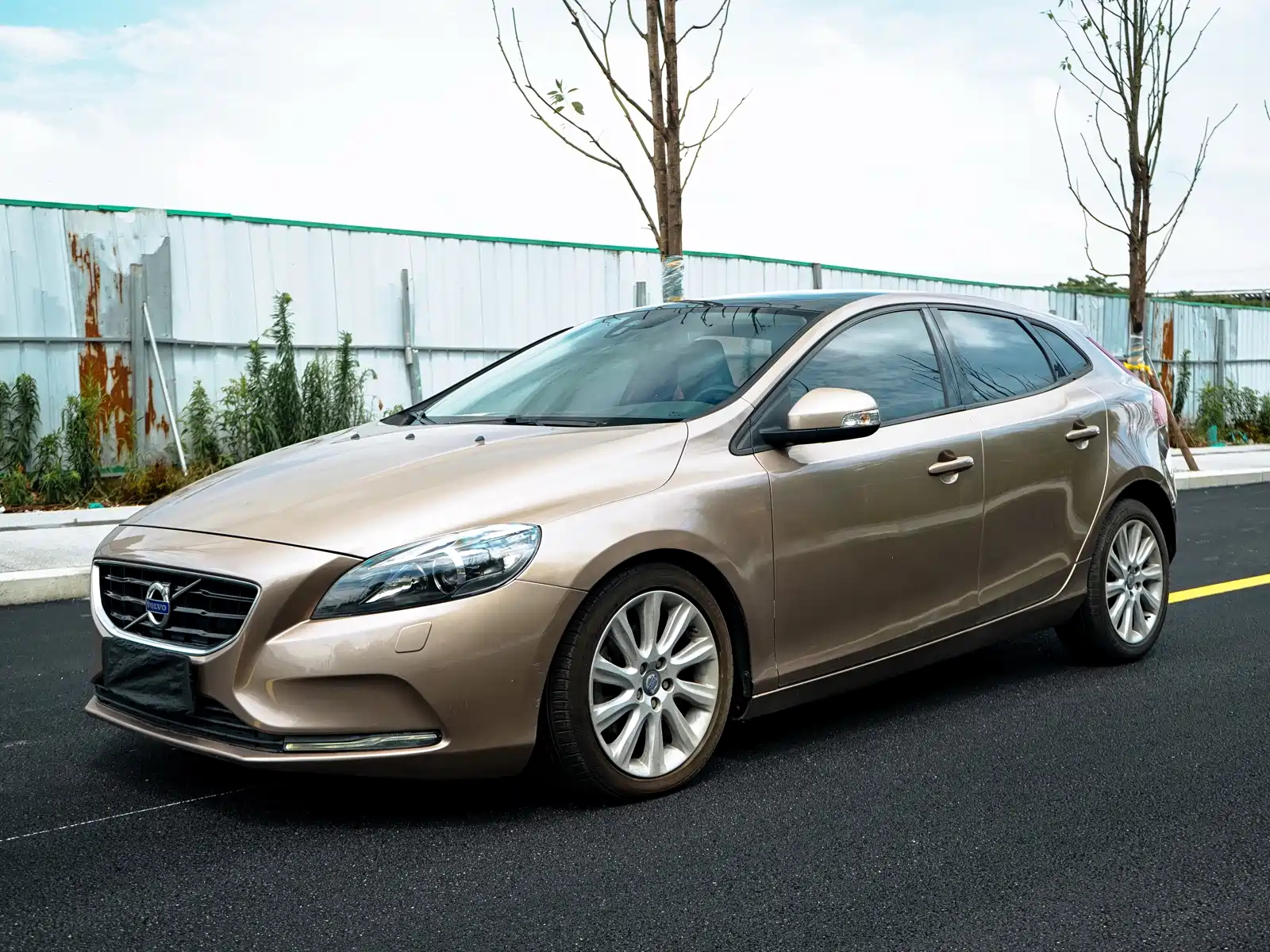VOLVO V40 2015