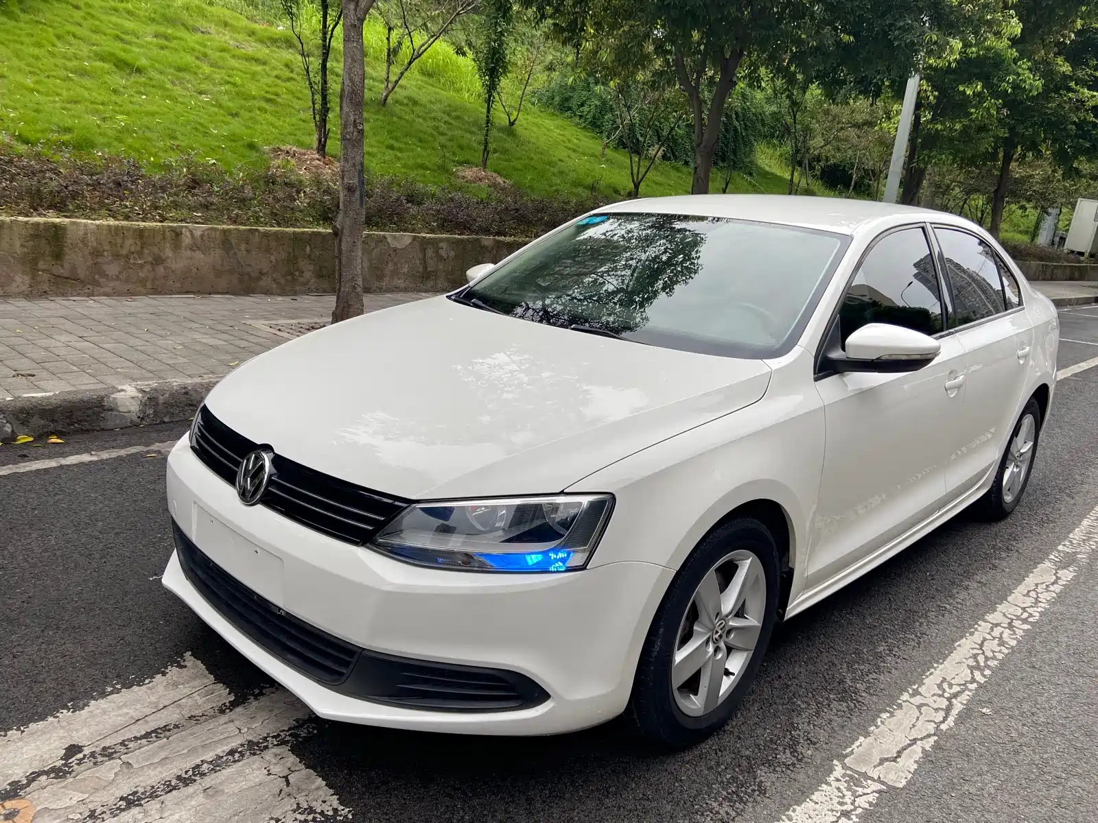 VOLKSWAGEN SAGITAR 2012