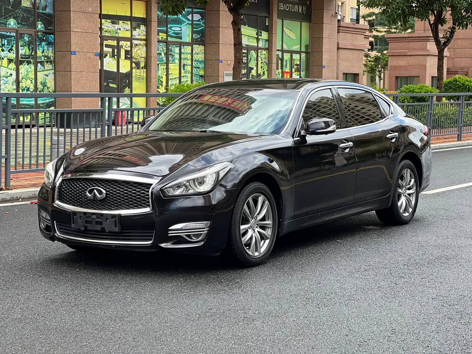 INFINITI Q70 2015