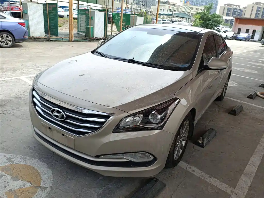 HYUNDAI MISTRA 2014