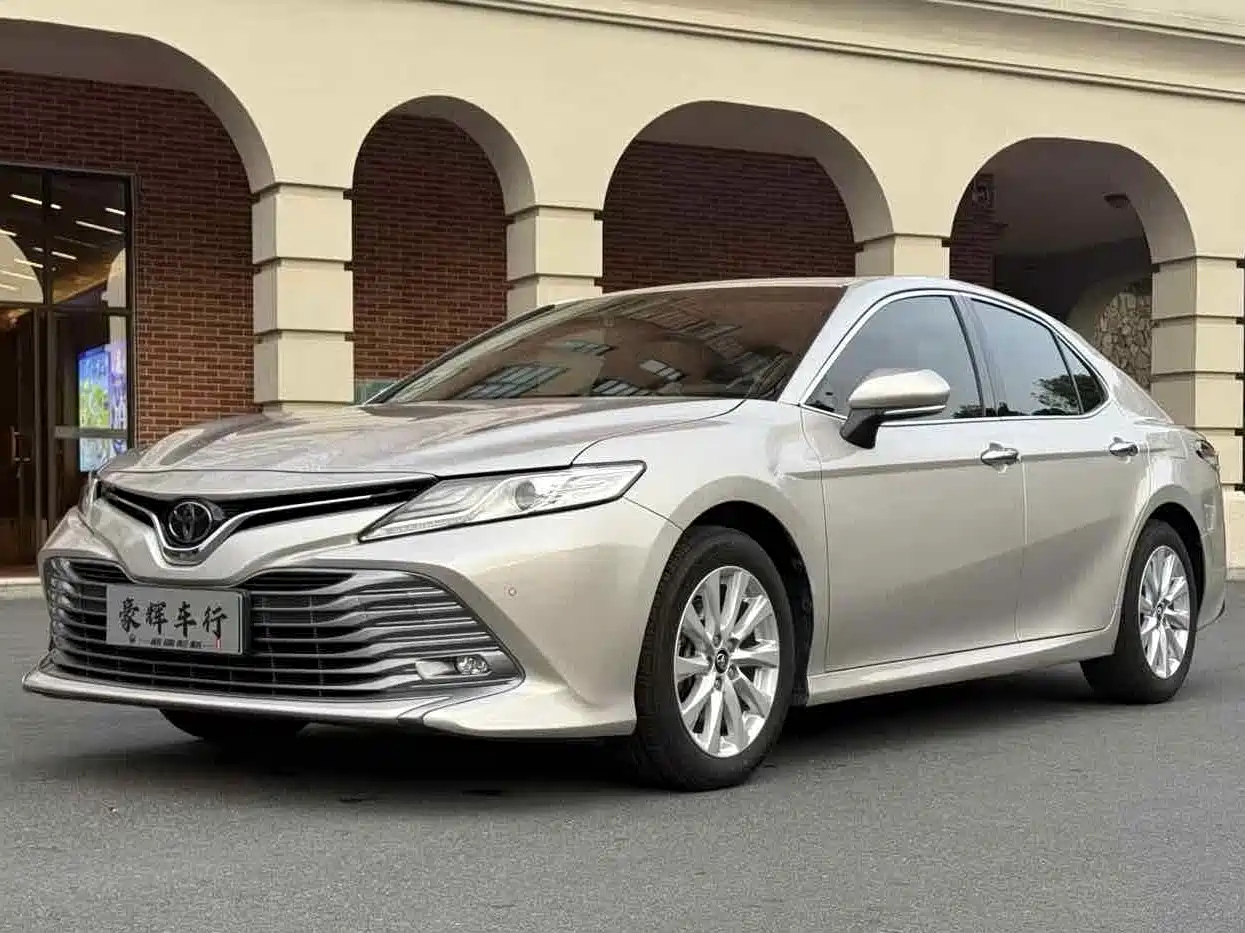 TOYOTA CAMRY 2019
