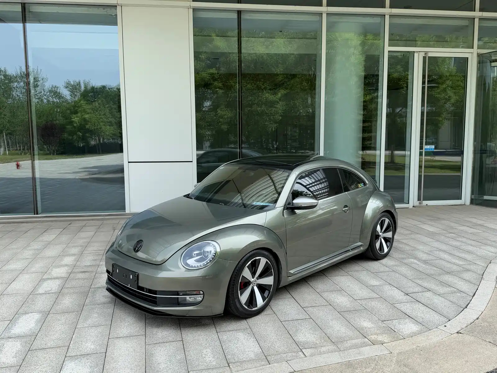 VOLKSWAGEN BEETLE 2013