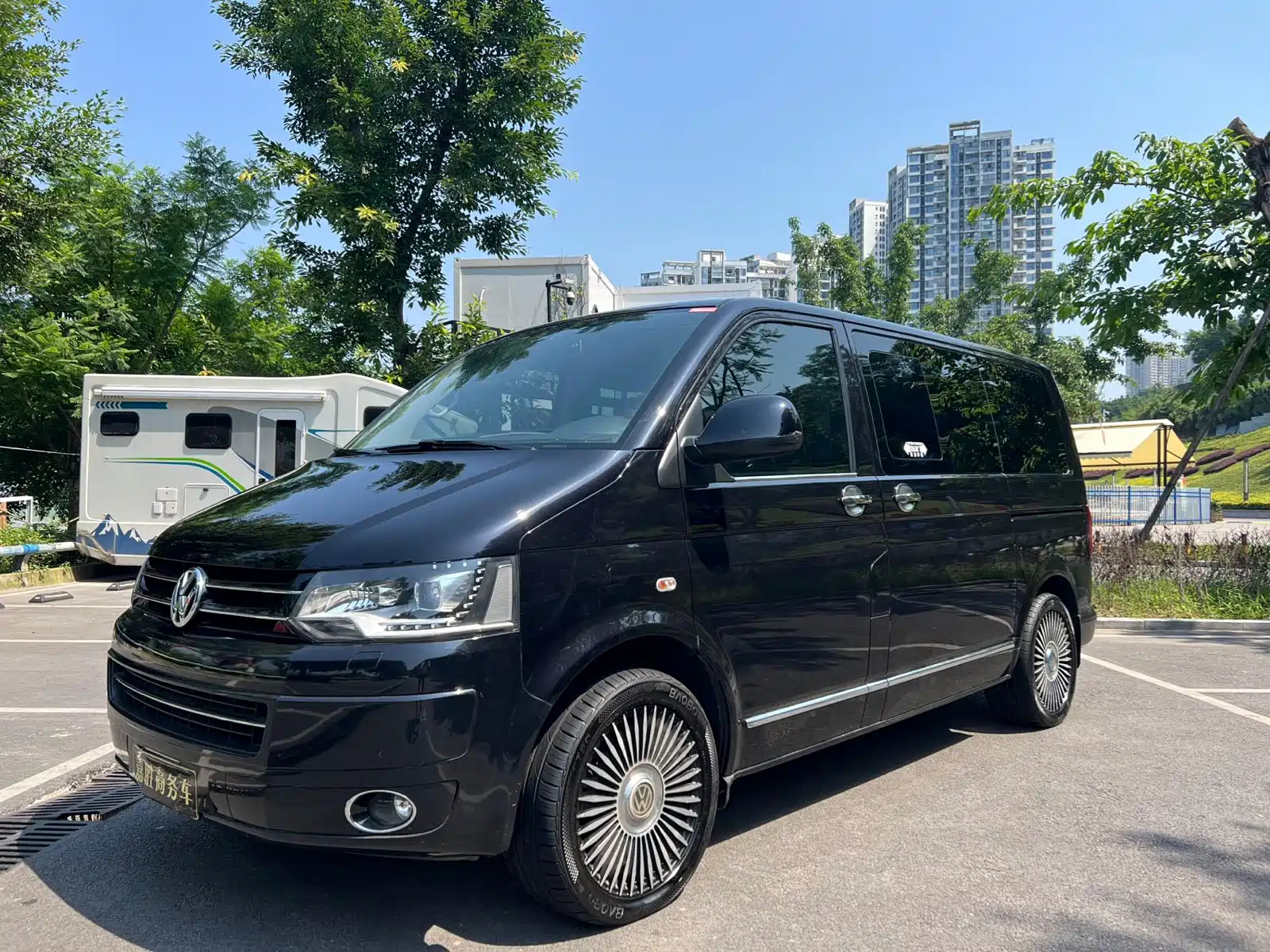 VOLKSWAGEN MULTIVAN