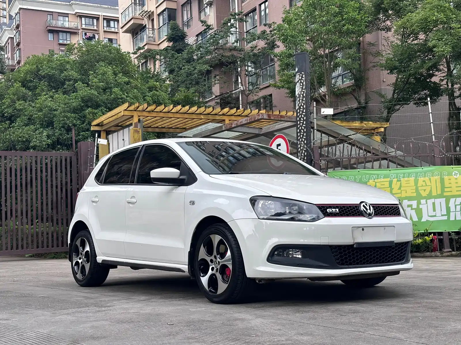 VOLKSWAGEN POLO 2012