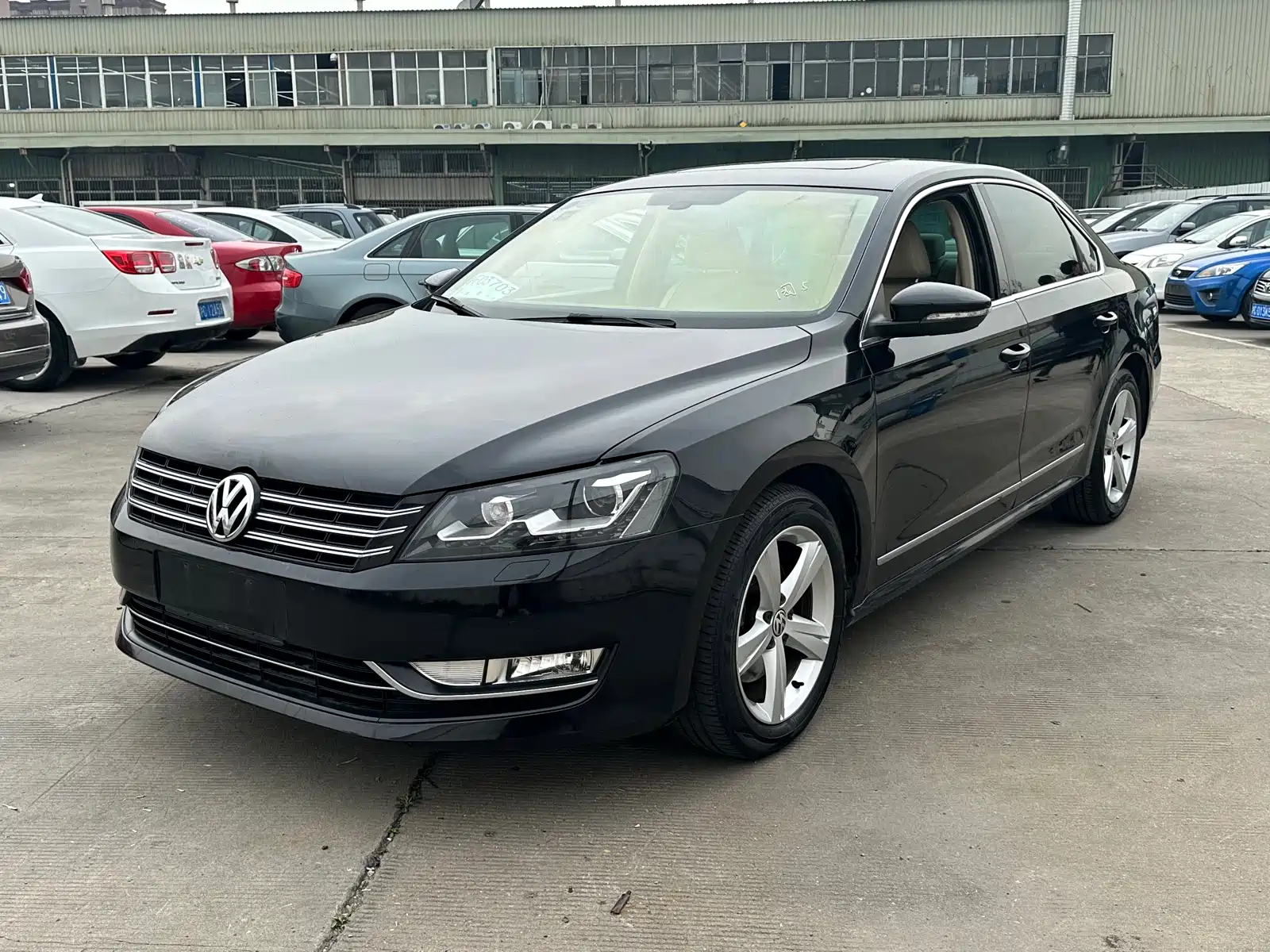 VOLKSWAGEN PASSAT 2011