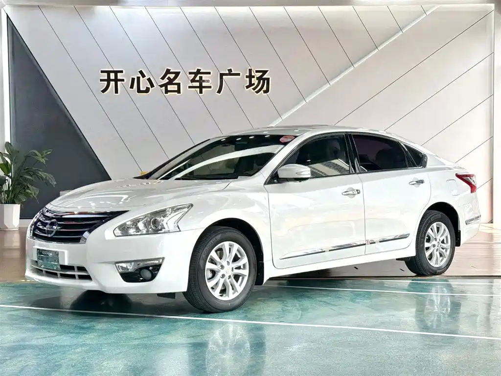 NISSAN TEANA 2015