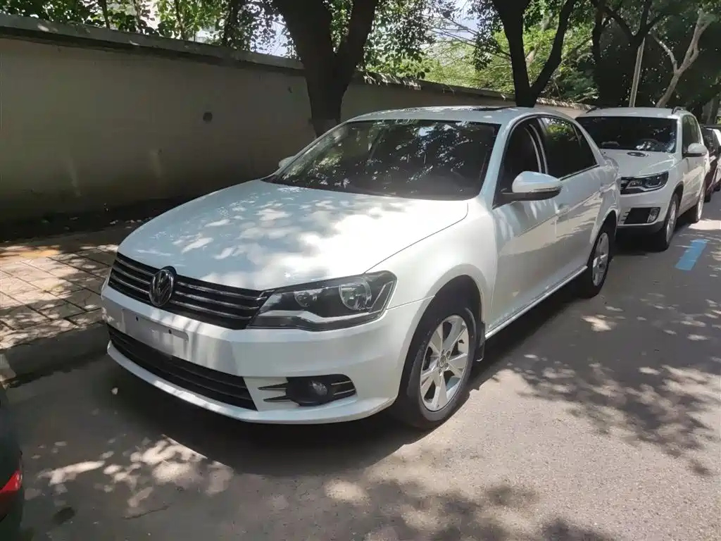 VOLKSWAGEN BORA 2014
