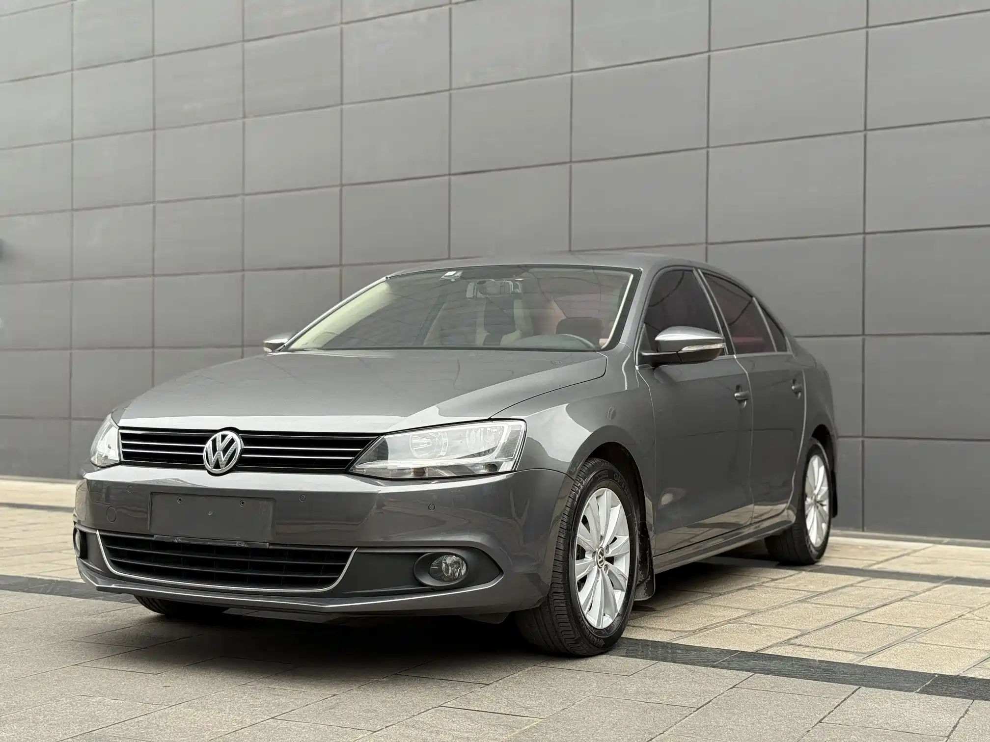 VOLKSWAGEN SAGITAR 2014