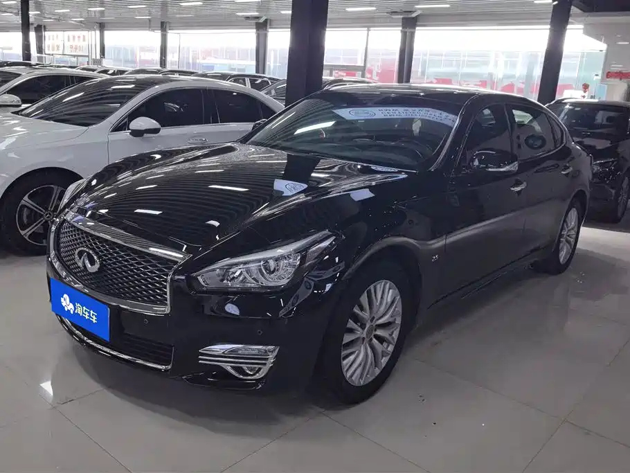 INFINITI Q70 2015