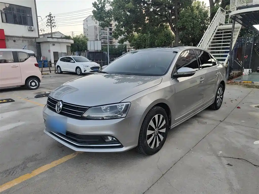 VOLKSWAGEN SAGITAR 2017