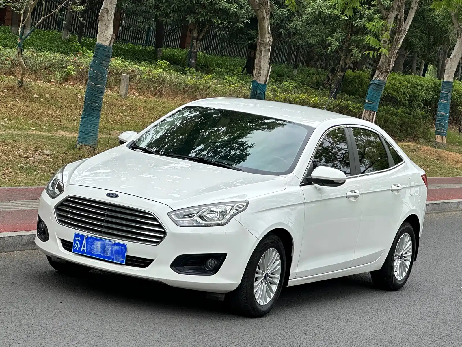 FORD ESCORT 2015