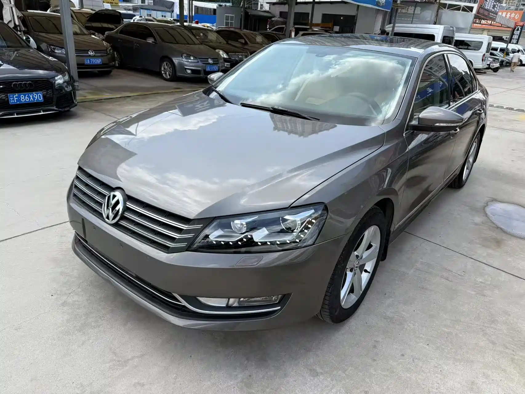 VOLKSWAGEN PASSAT 2013