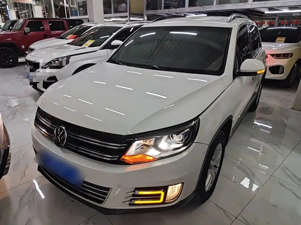 VOLKSWAGEN TIGUAN 2015