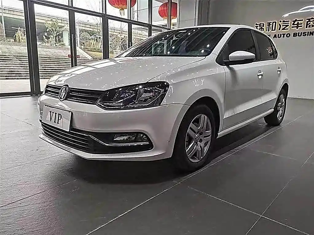 VOLKSWAGEN POLO 2016