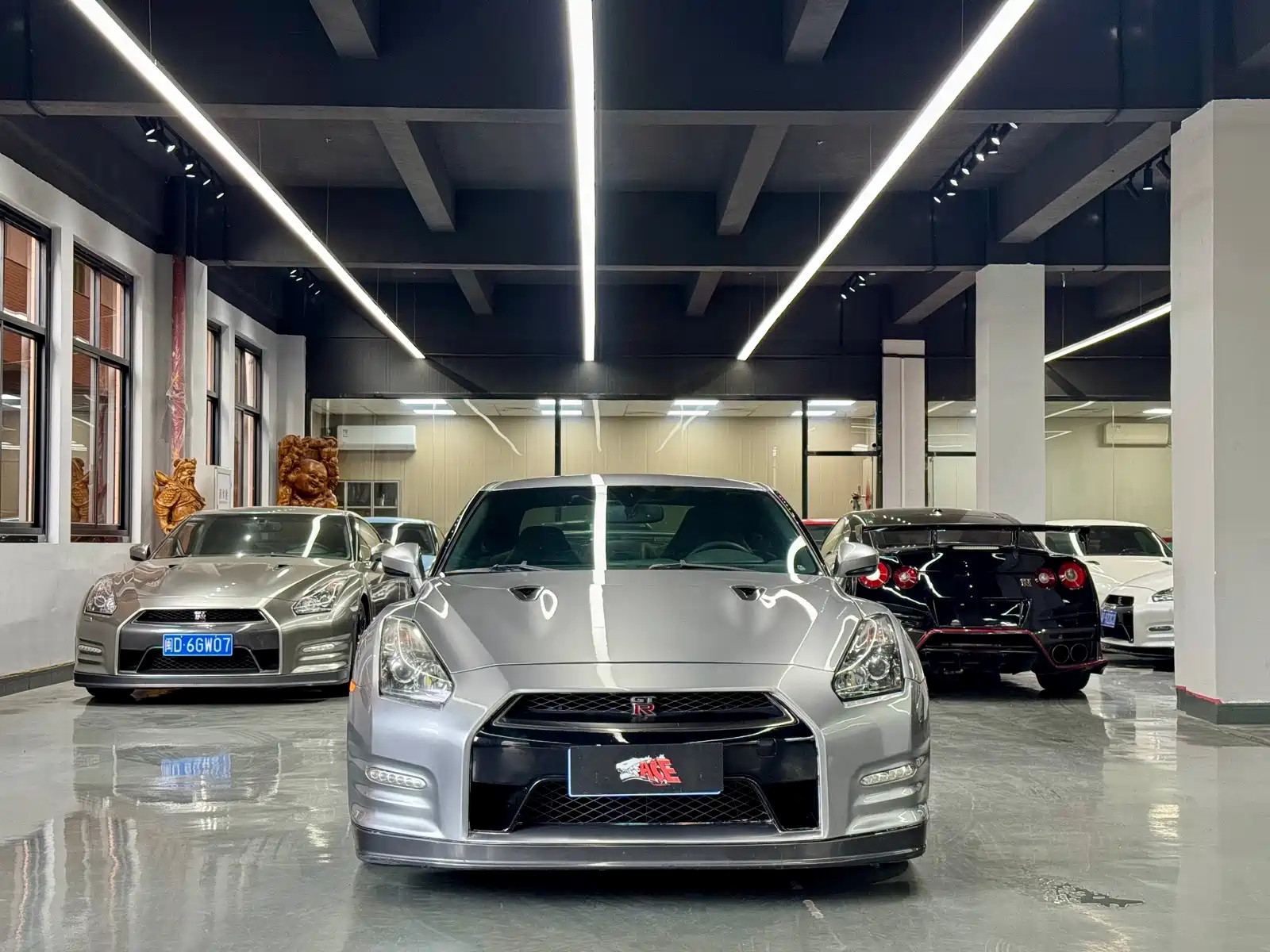NISSAN GT-R