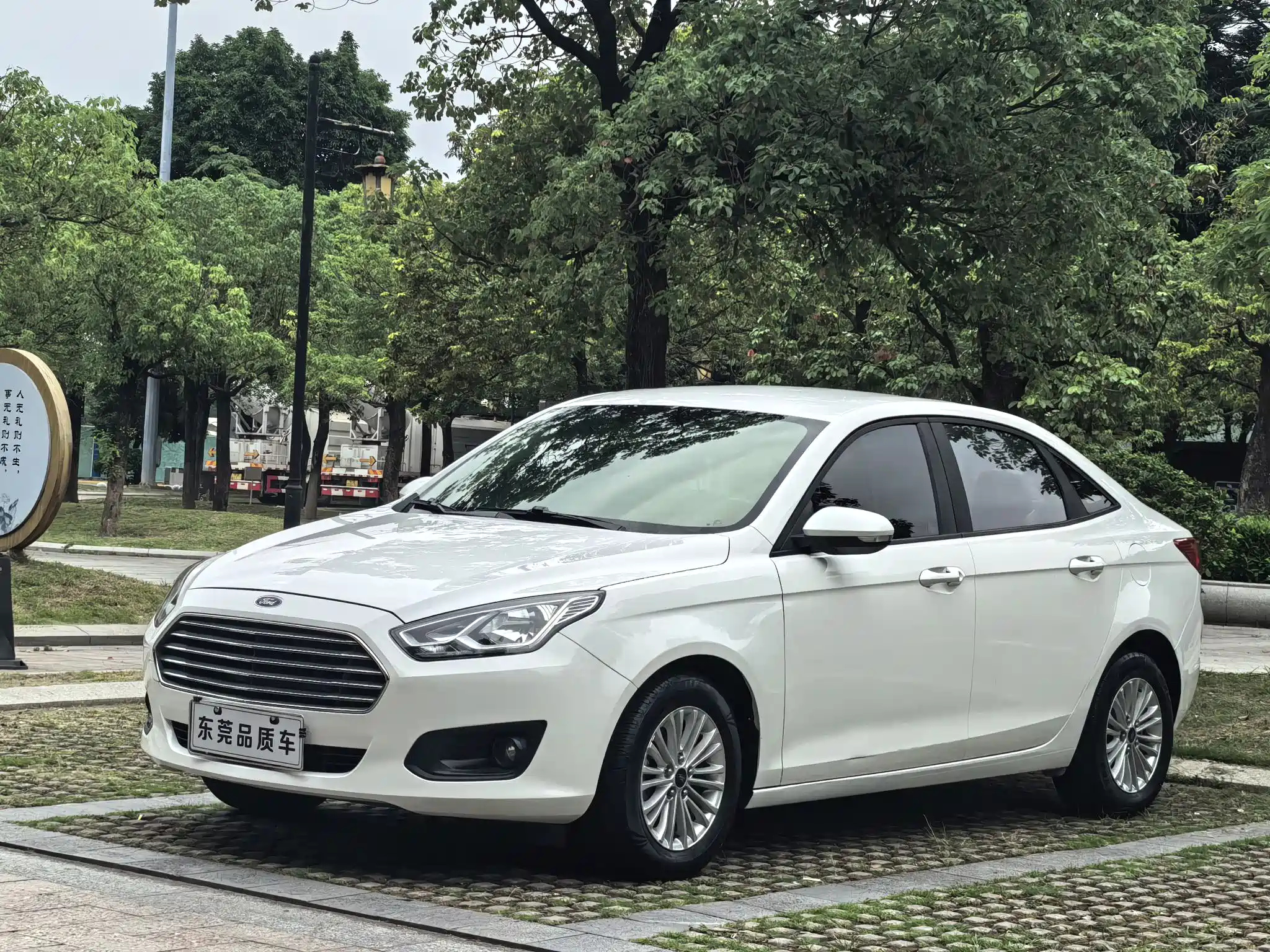FORD ESCORT 2017