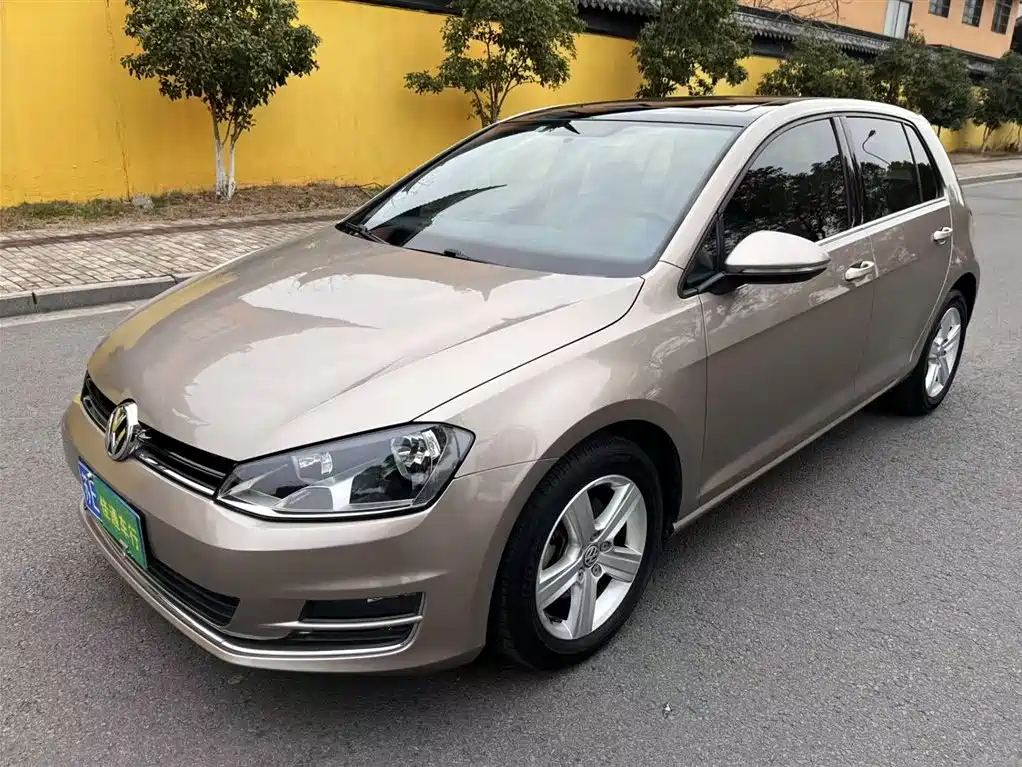 VOLKSWAGEN GOLF 2015
