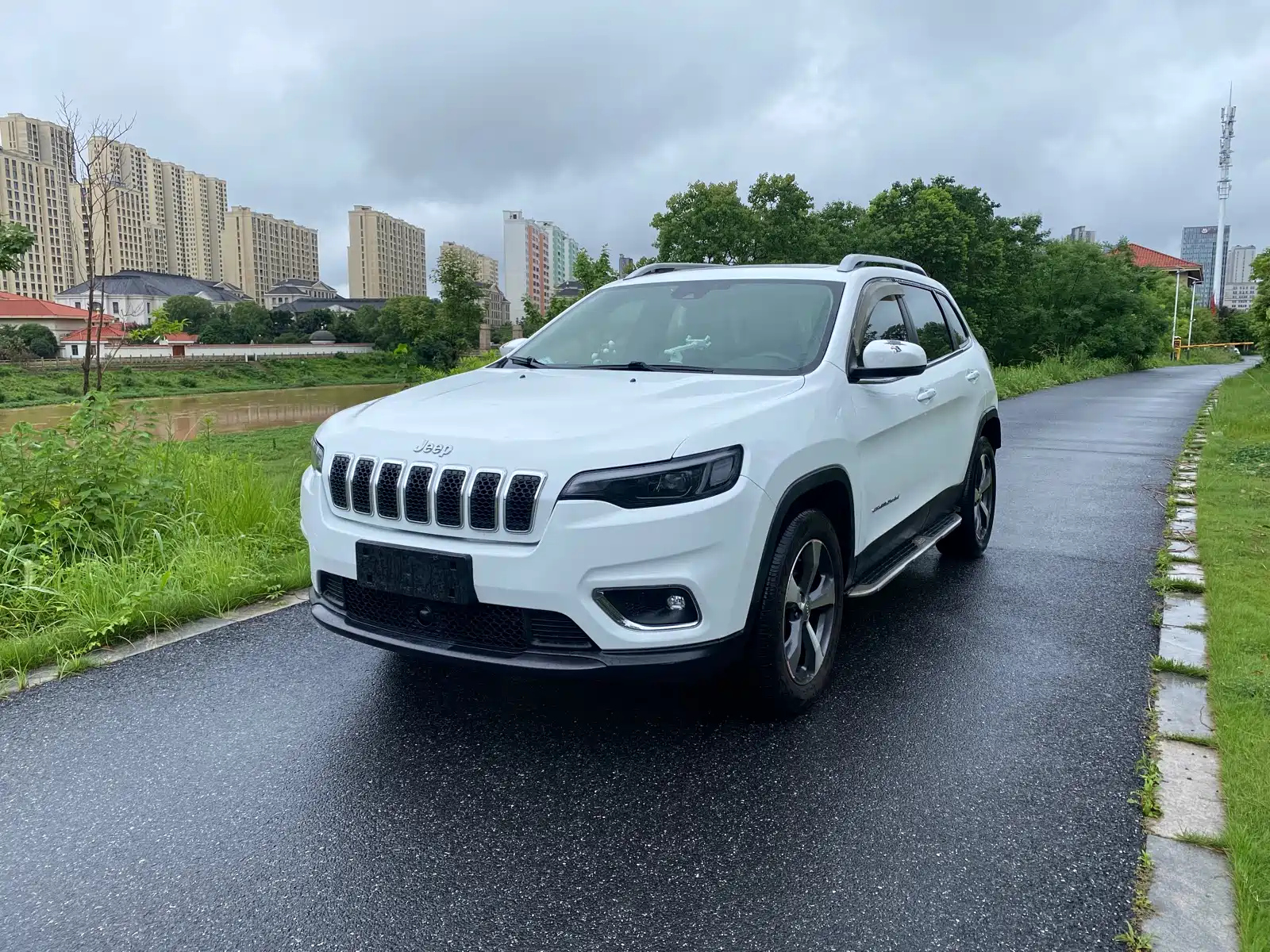 JEEP CHEROKEE