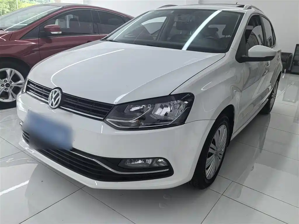 VOLKSWAGEN POLO 2016