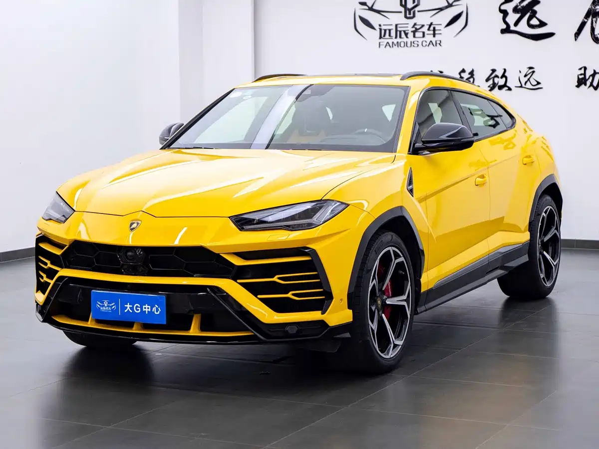LAMBORGHINI URUS 2018