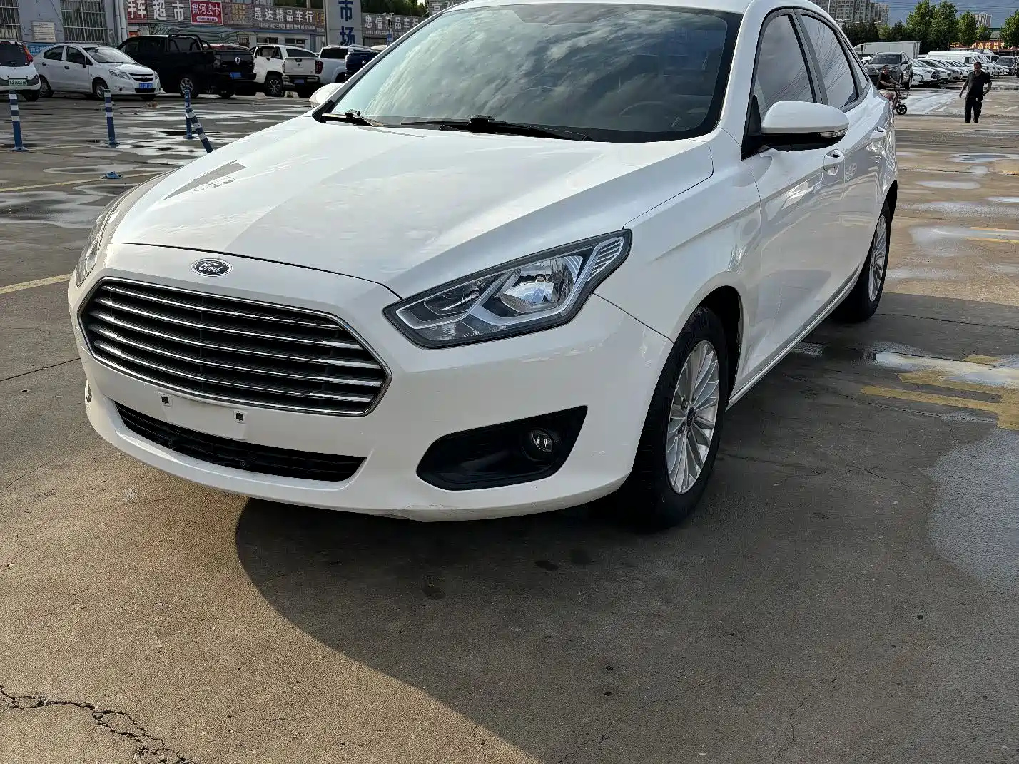 FORD ESCORT 2015