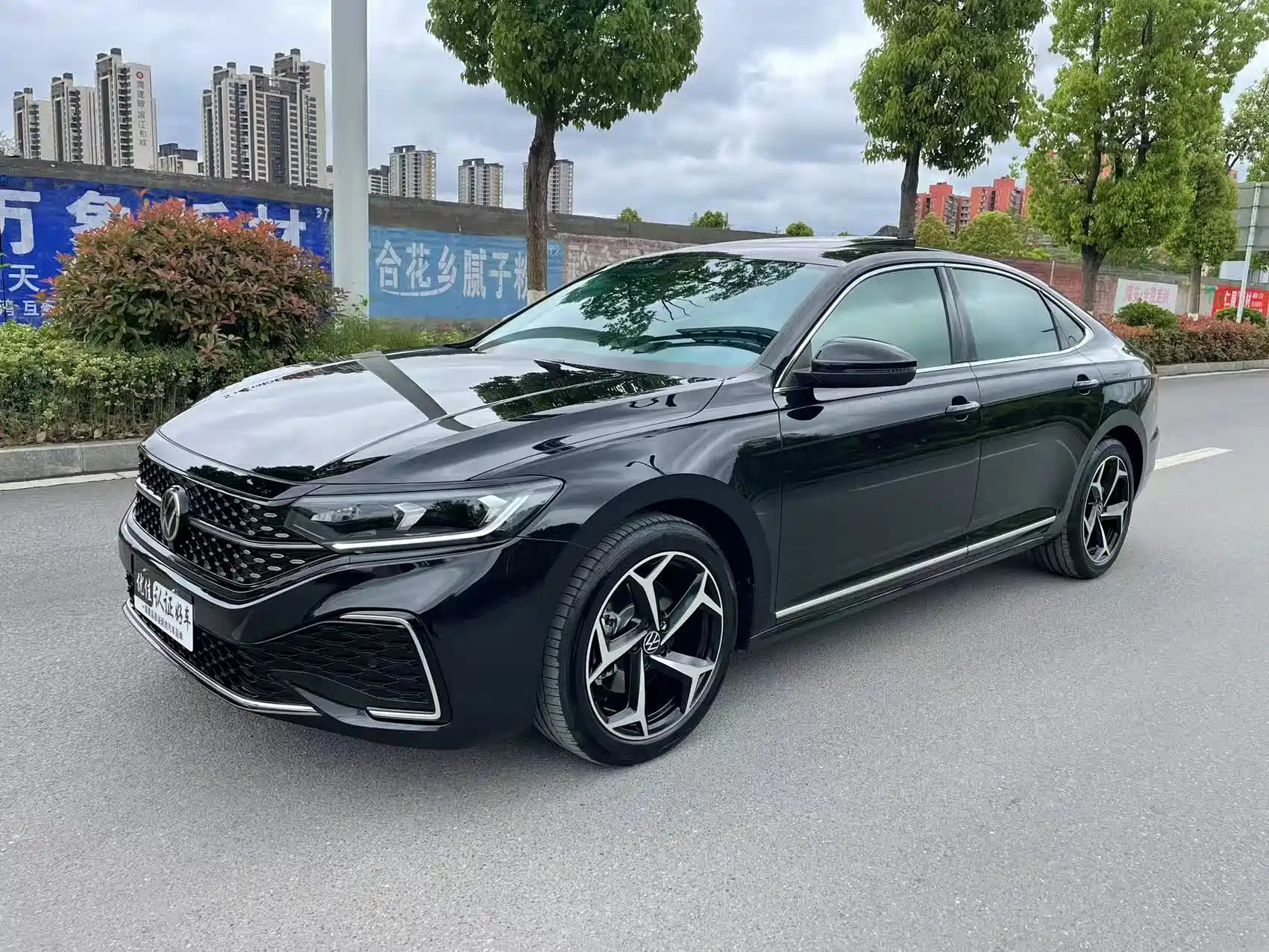 VOLKSWAGEN PASSAT 2024
