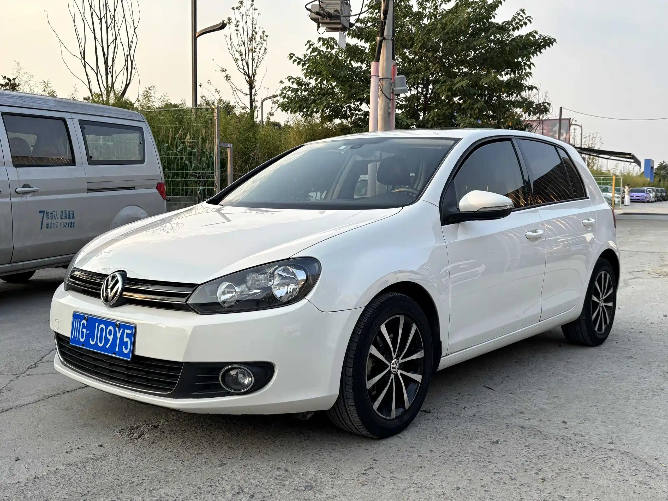 VOLKSWAGEN GOLF