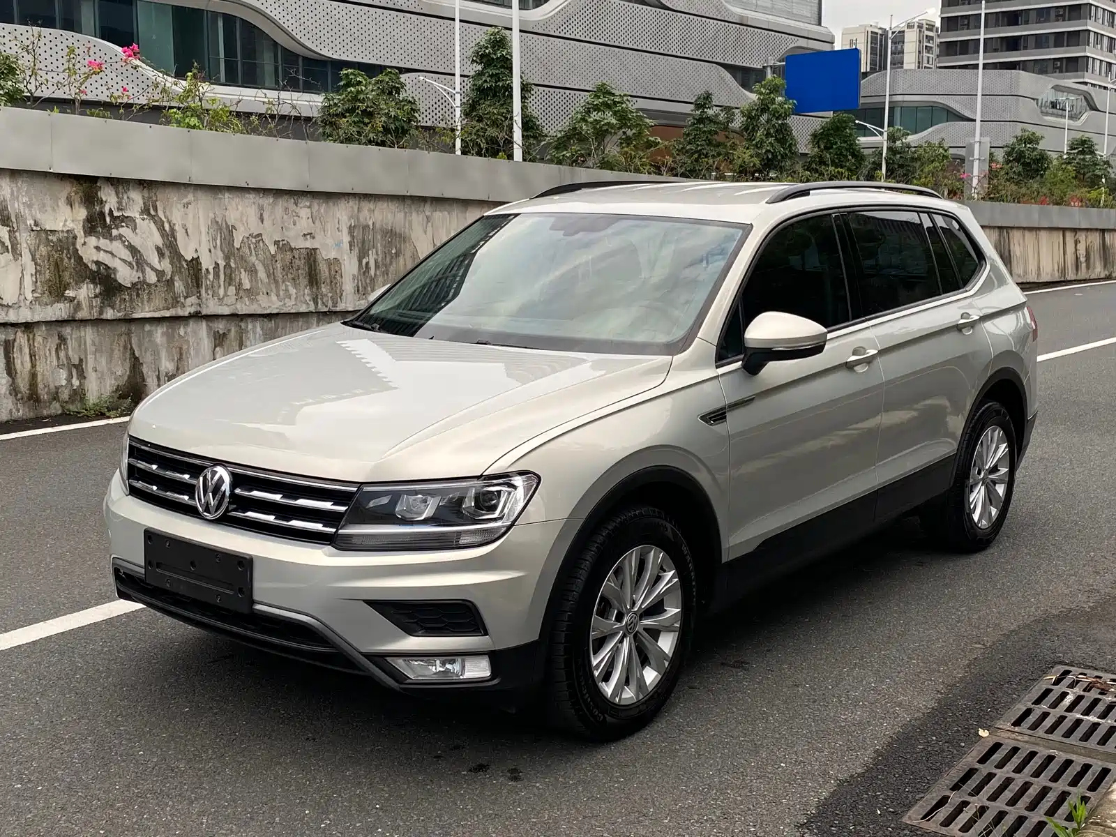 VOLKSWAGEN TIGUAN L 2017