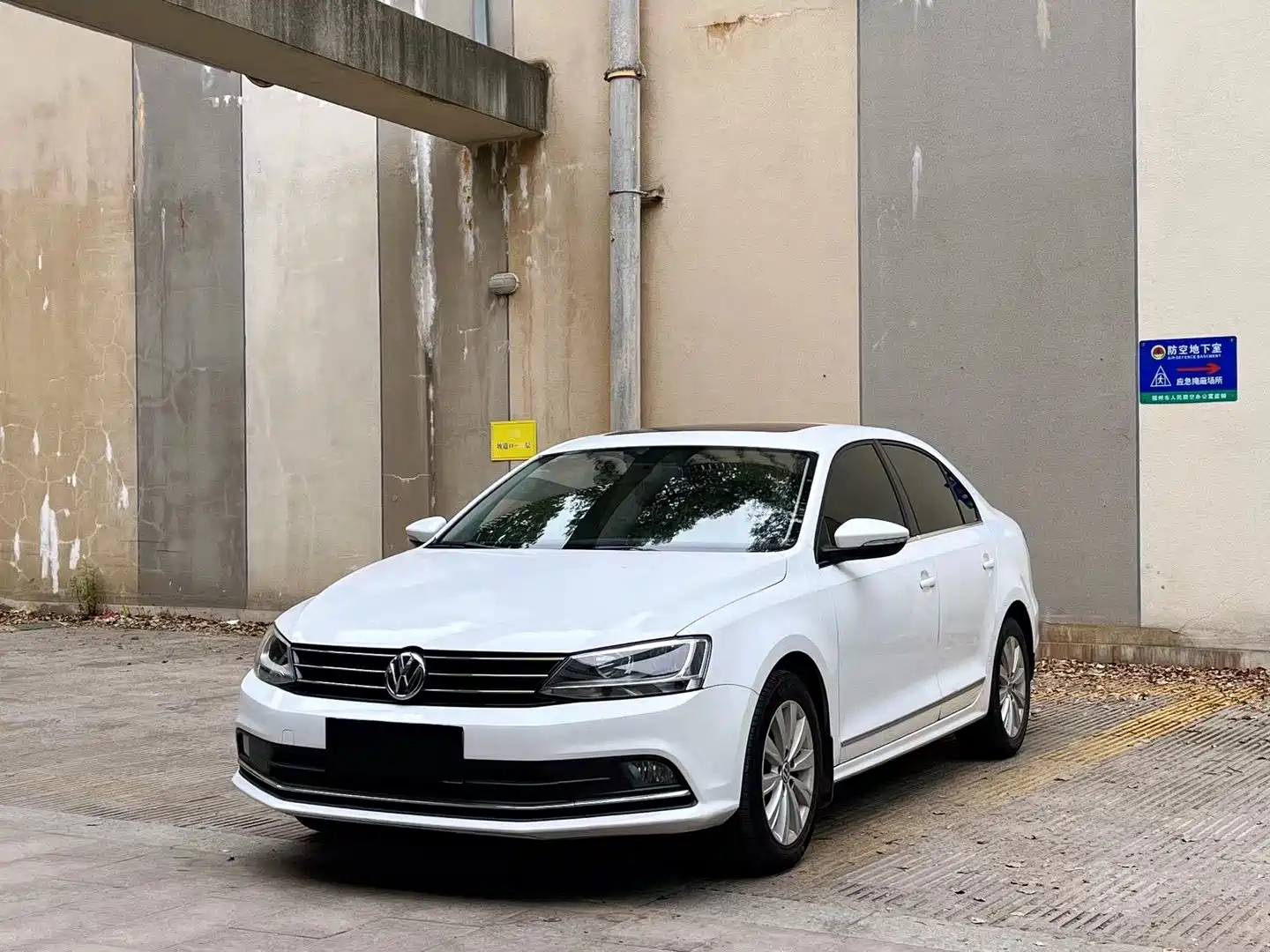 VOLKSWAGEN SAGITAR 2017