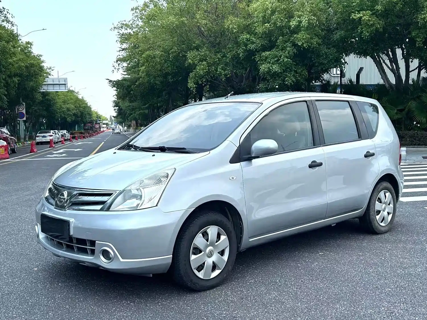 NISSAN LIVINA 2013