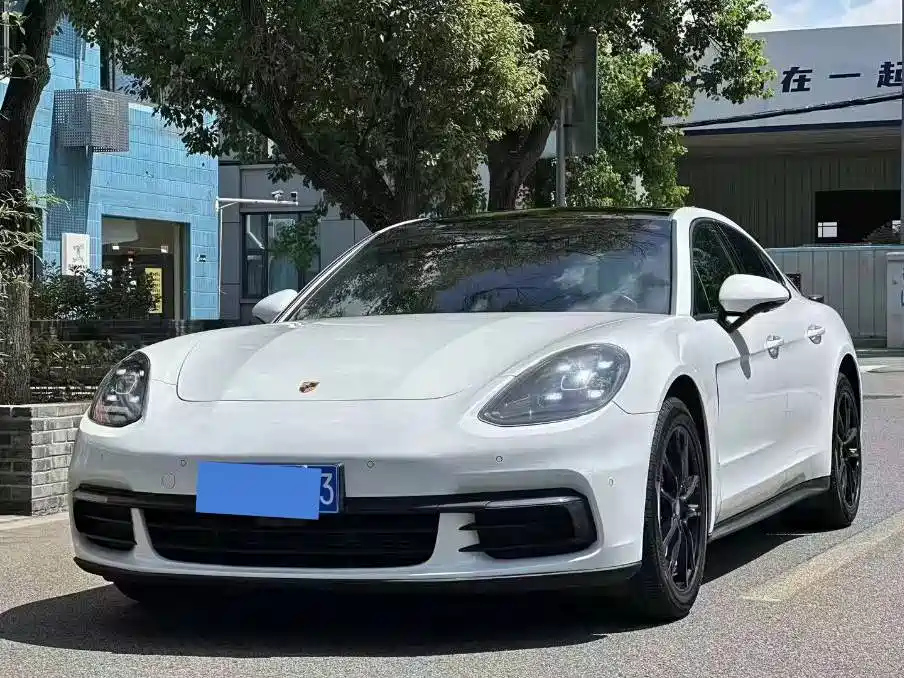 PORSCHE PANAMERA 2017