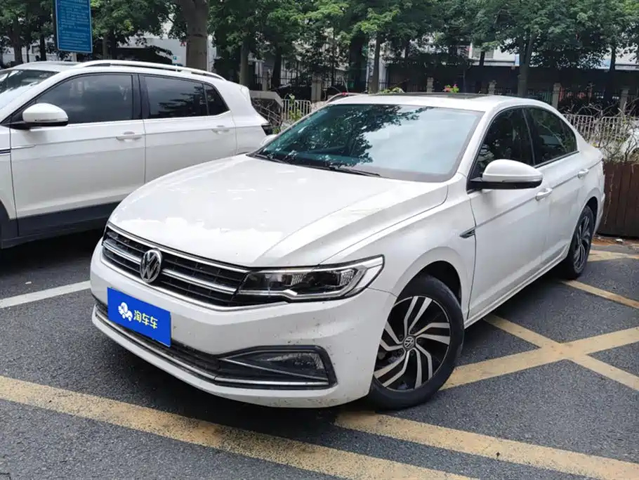 VOLKSWAGEN BORA