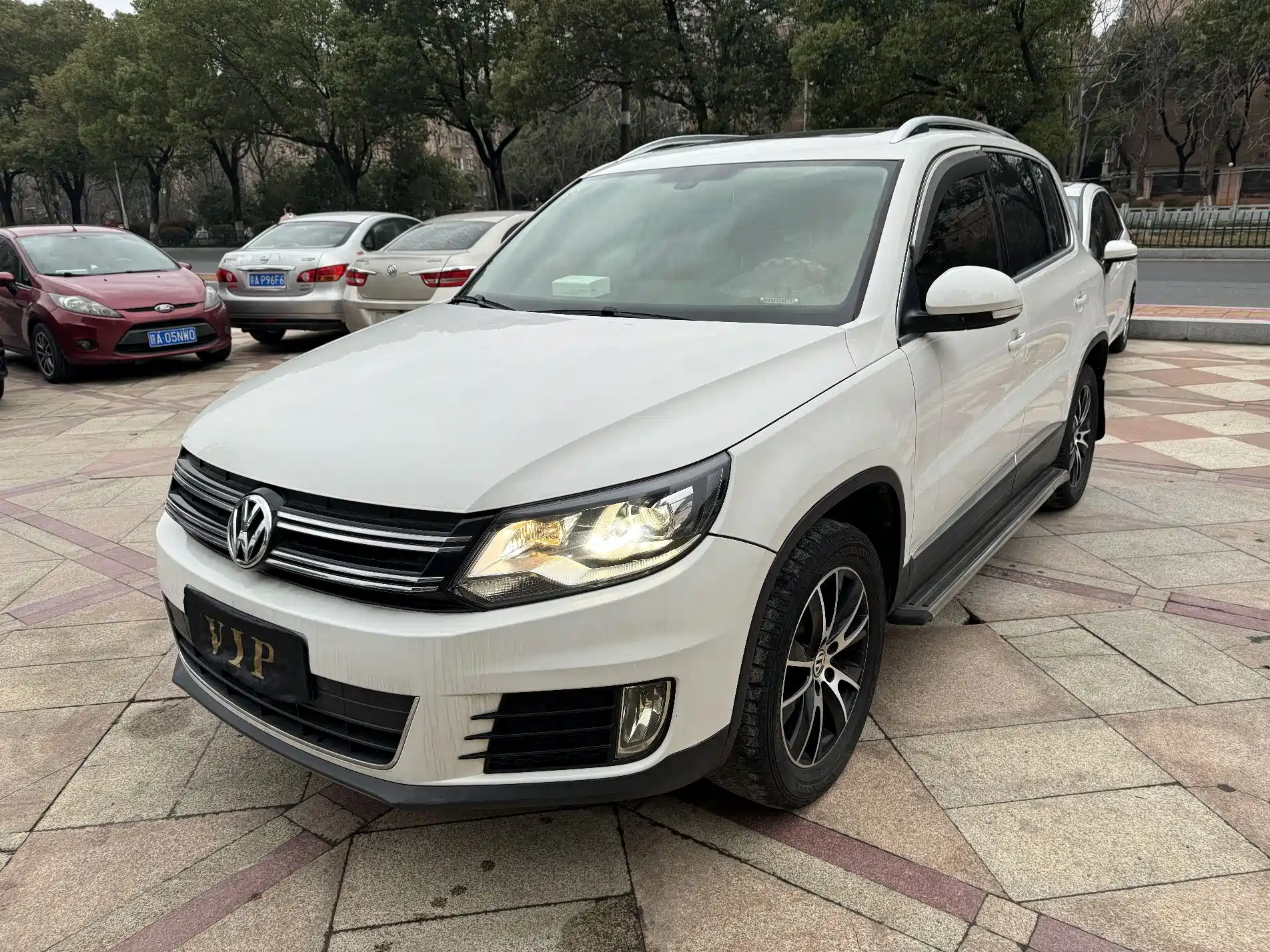 VOLKSWAGEN TIGUAN 2015