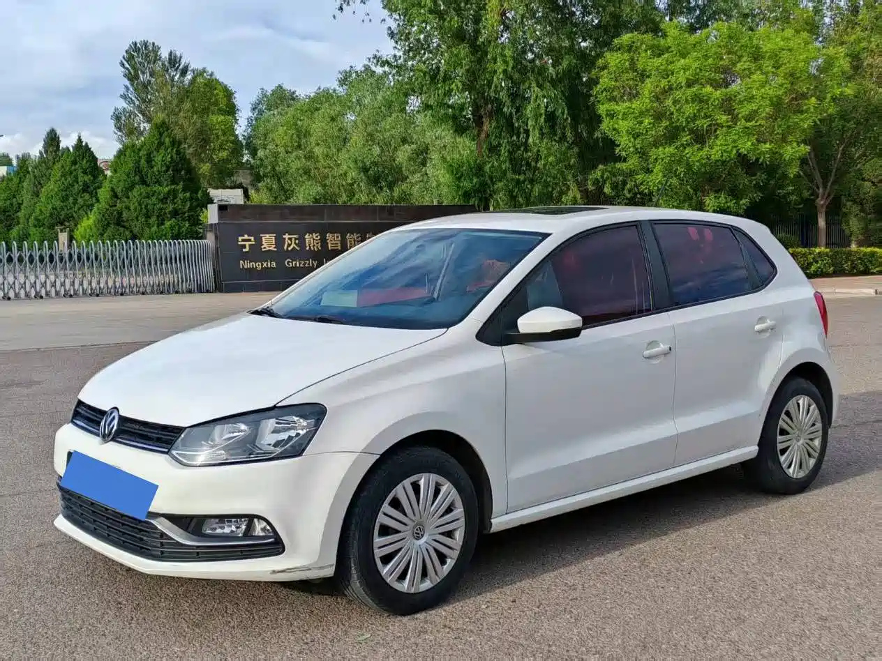 VOLKSWAGEN POLO 2016