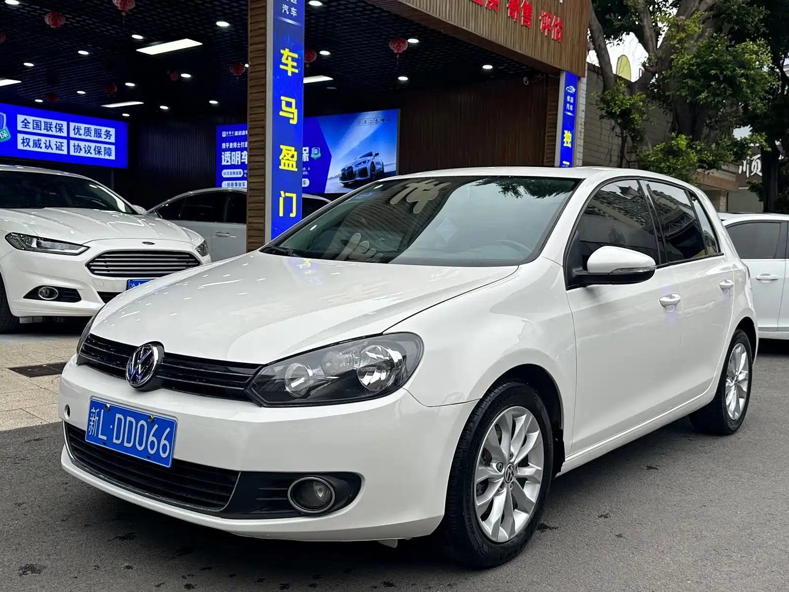 VOLKSWAGEN GOLF 2012