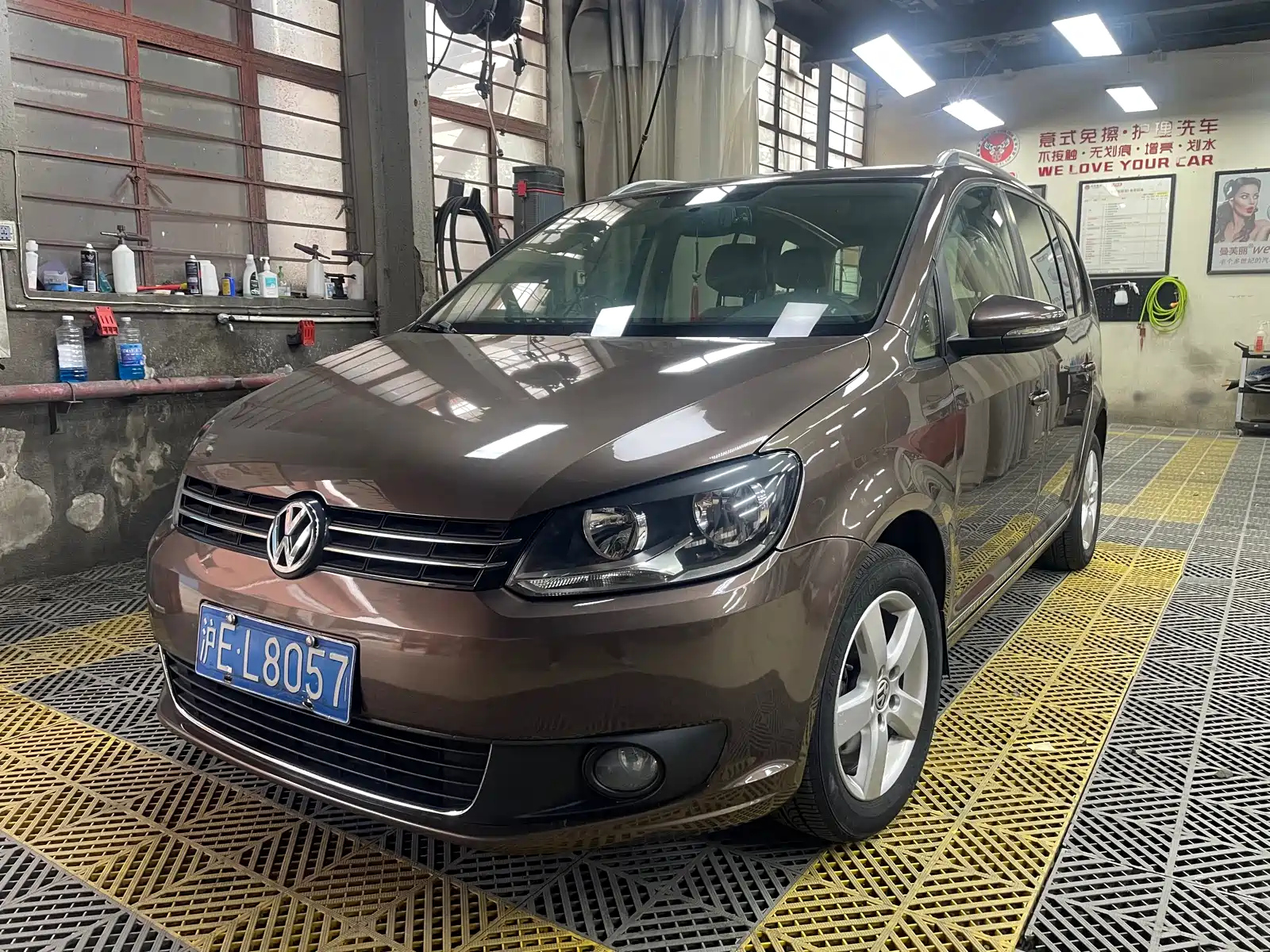 VOLKSWAGEN TOURAN 2011
