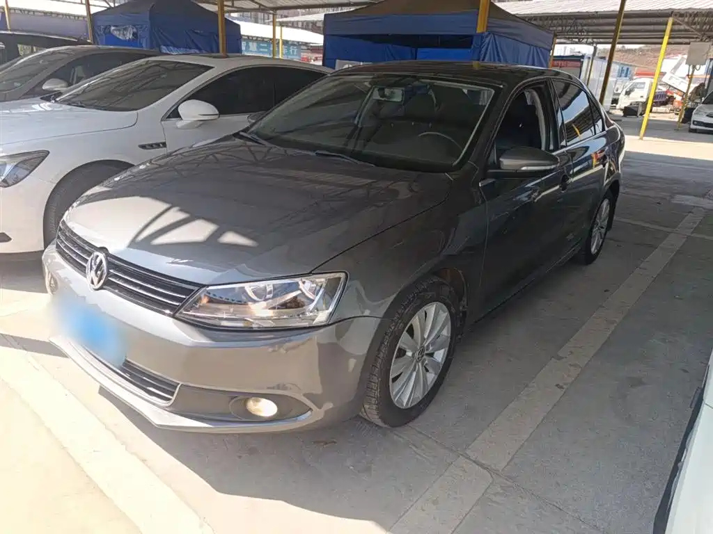 VOLKSWAGEN SAGITAR 2014