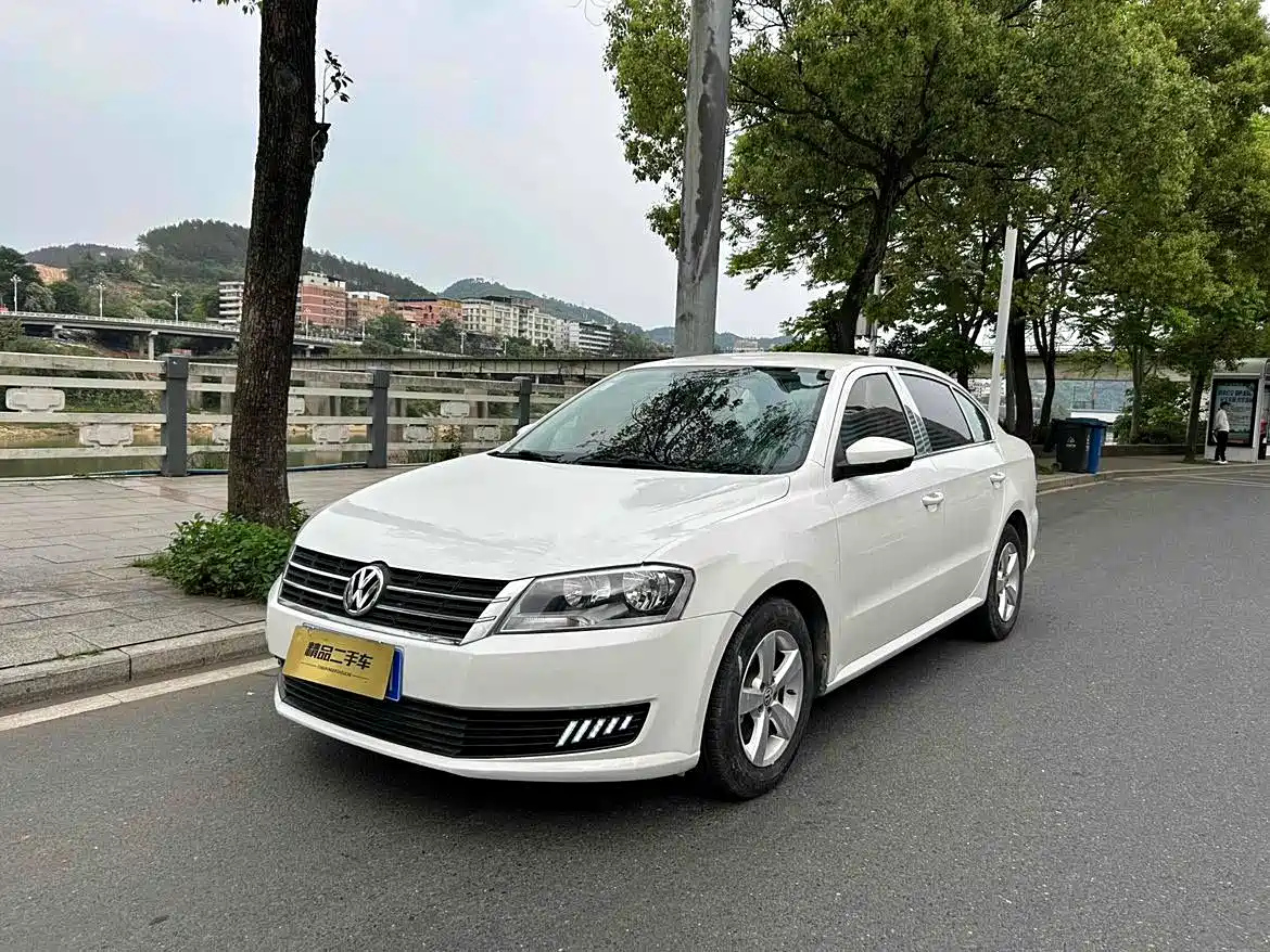 VOLKSWAGEN LAVIDA 2013