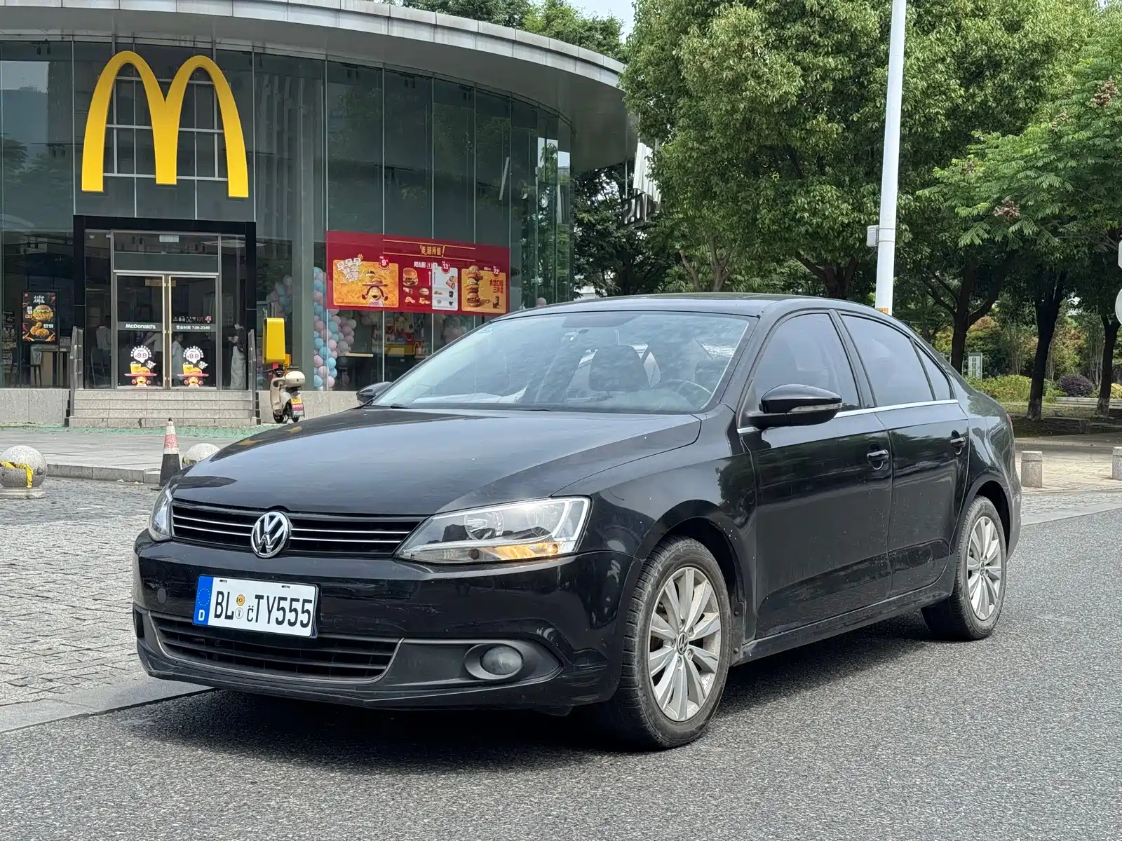 VOLKSWAGEN SAGITAR 2014