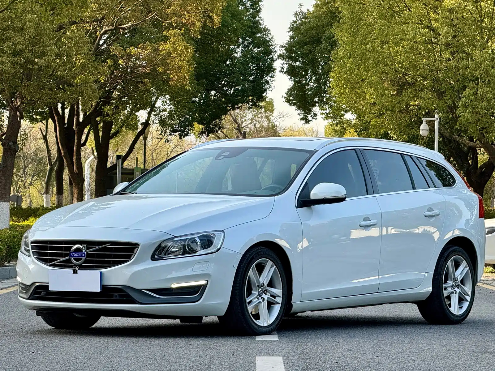 VOLVO V60 2015