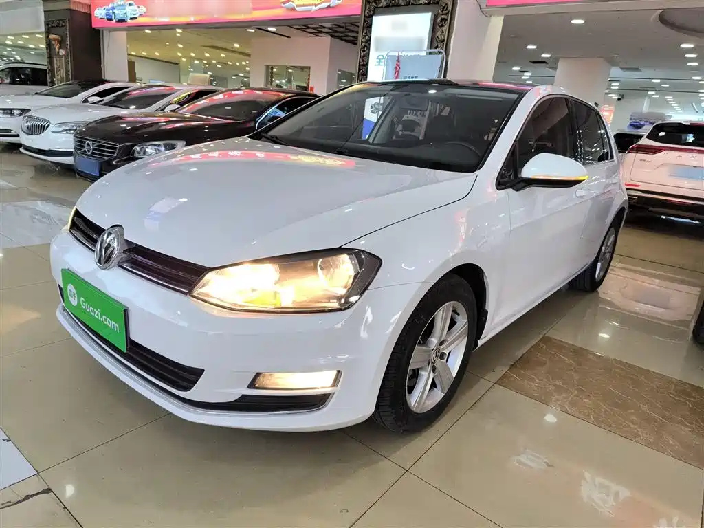 VOLKSWAGEN GOLF 2015