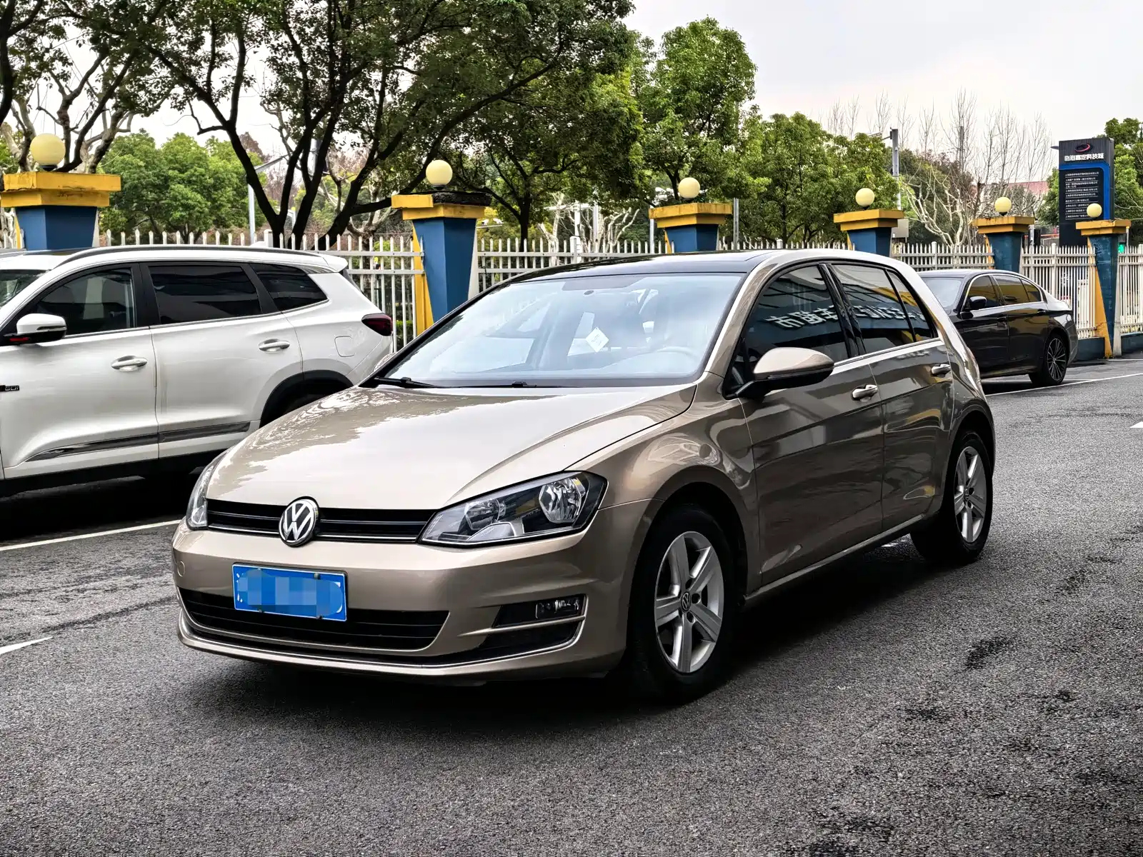 VOLKSWAGEN GOLF