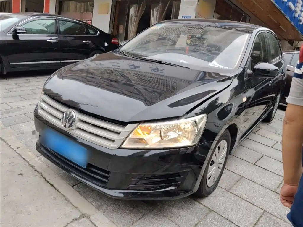 VOLKSWAGEN SANTANA 2015