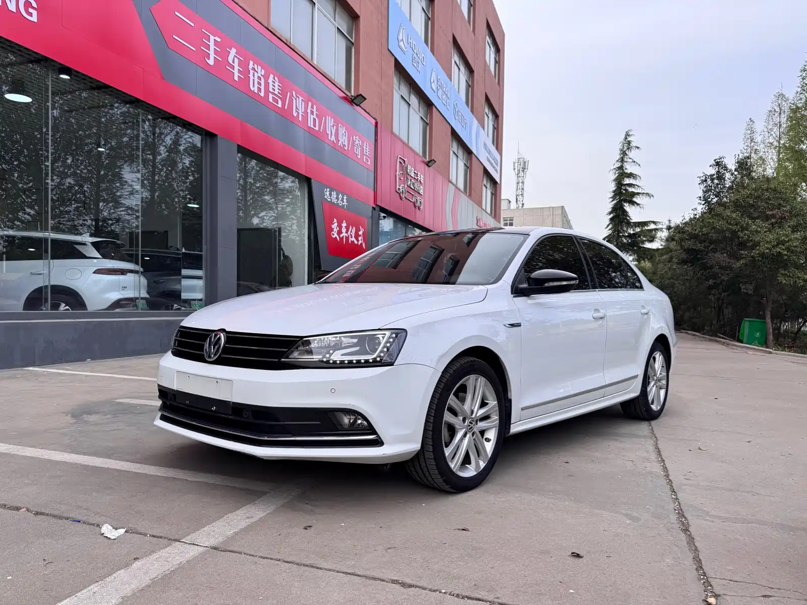 VOLKSWAGEN SAGITAR 2018