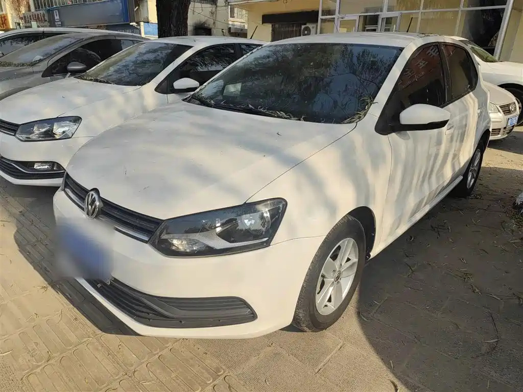 VOLKSWAGEN POLO 2016