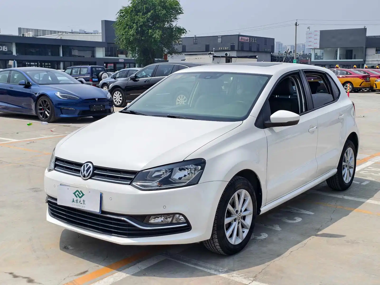 VOLKSWAGEN POLO 2016