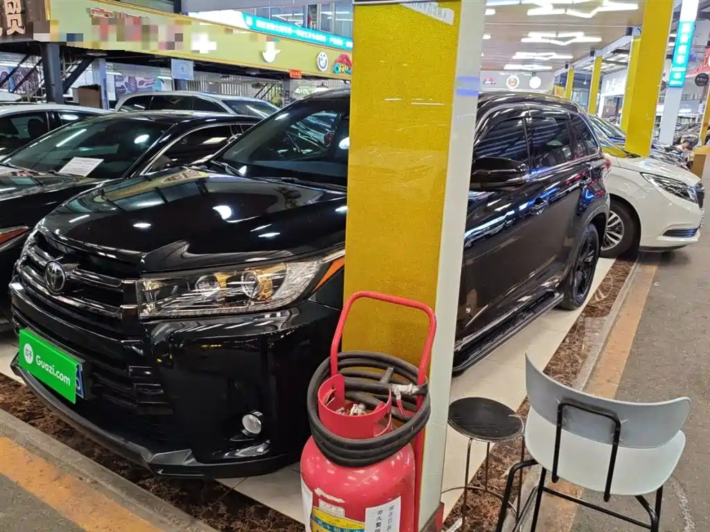TOYOTA HIGHLANDER
