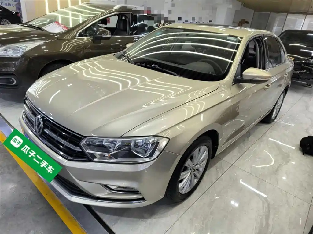 VOLKSWAGEN BORA